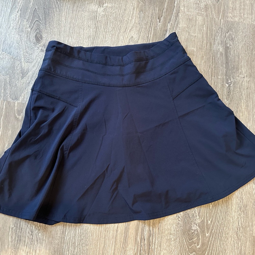 Athleta Women’s navy skort size 2